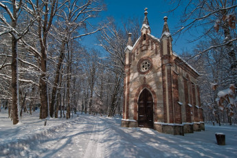 Картинка города -+католические+соборы +костелы +аббатства дорога церковь зима