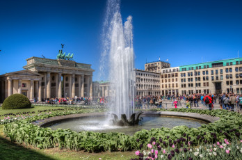 Картинка fountain+at+brandenburger+tor города берлин+ германия площадь ворота фонтан