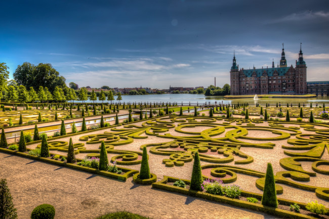 Обои картинки фото frederiksborg castle and garden,  hiller&, 248,  denmark, города, замки дании, замок, река, парк