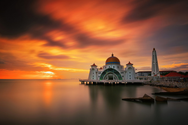 Обои картинки фото malacca straits mosque, города, - мечети,  медресе, мечеть, зарево, вода