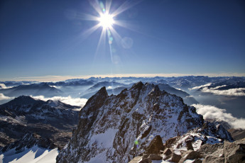 Картинка природа горы лучи солнце вершины снег небо