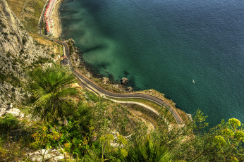 Картинка природа побережье gibraltar гибралтар море дорога пальмы скала