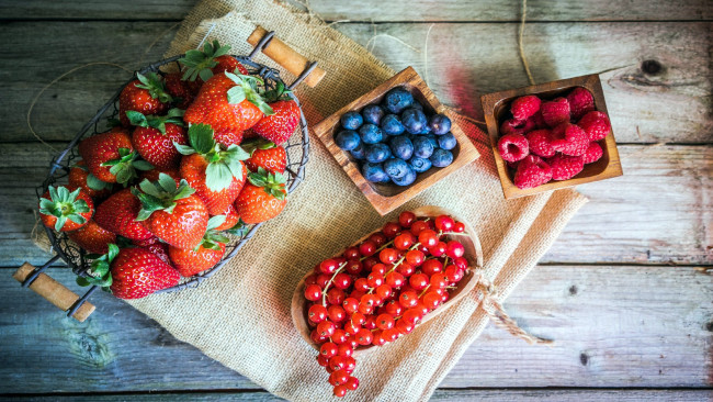 Обои картинки фото еда, фрукты,  ягоды, малина, черника, смородина, клубника, ягоды