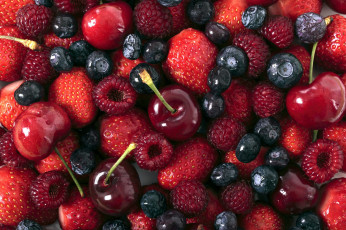 Картинка еда фрукты +ягоды вишня черника малина клубника