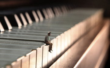 Картинка музыка -другое клавиши человек
