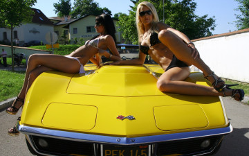 Картинка автомобили авто девушками corvette