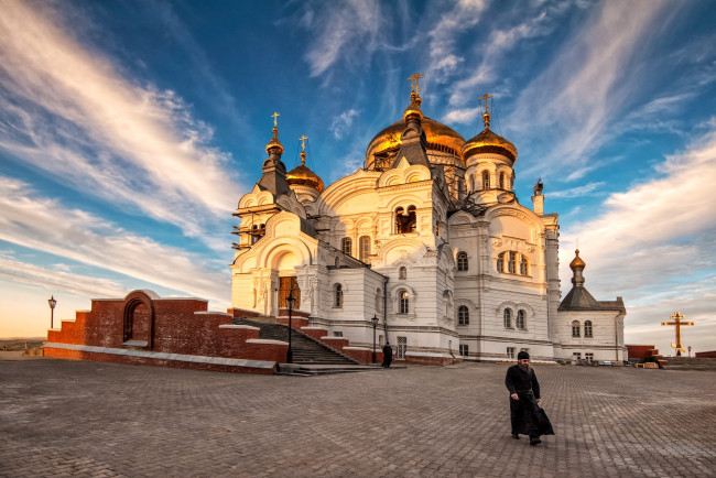 Обои картинки фото города, - православные церкви,  монастыри, монах, купола, храм, небо