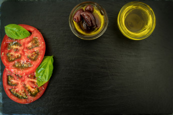 Картинка еда помидоры базилик оливки масло