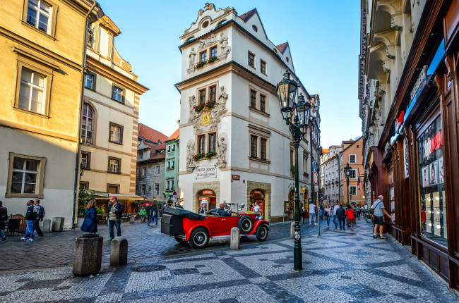 Обои картинки фото города, прага , Чехия, старый, город, улица, ретроавтомобиль