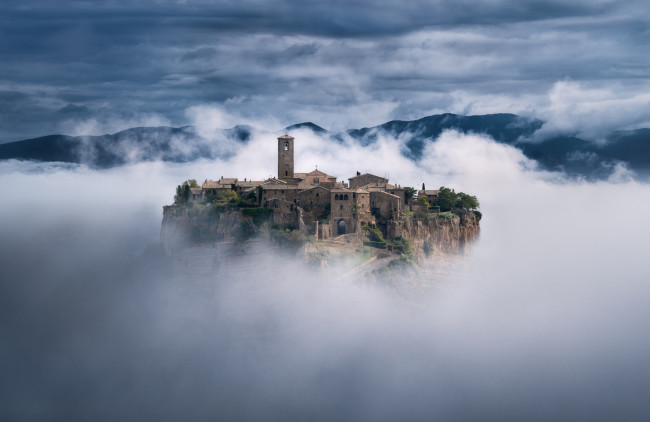 Обои картинки фото города, - дворцы,  замки,  крепости, город, чивита, ди, баньореджо, туман, провинция, витербо, италия