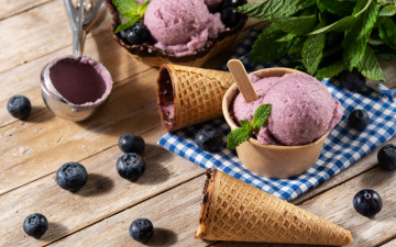 Картинка еда мороженое +десерты вафельный рожок черника мята