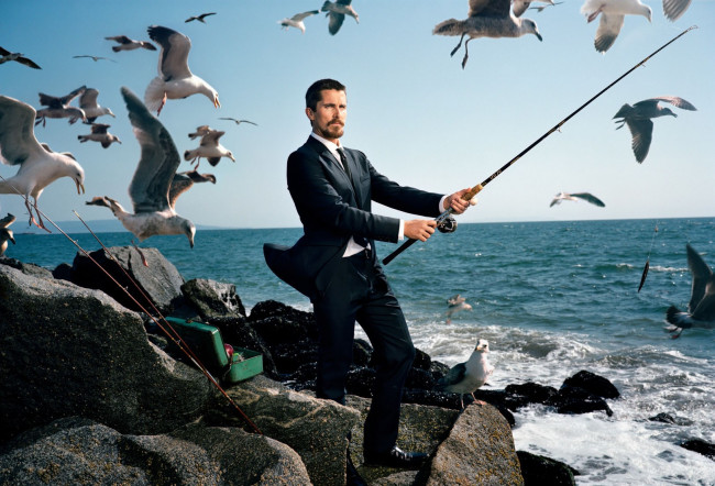 Обои картинки фото мужчины, christian, bale, актер, борода, чайки, рыбалка