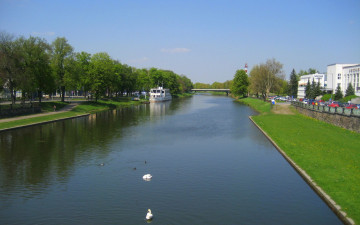Картинка города улицы площади набережные река набережная мост лебеди