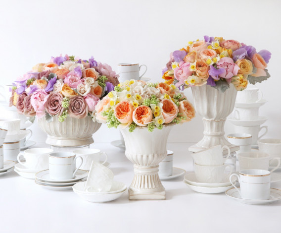 Обои картинки фото цветы, букеты, композиции, блюдца, вазы, чашки