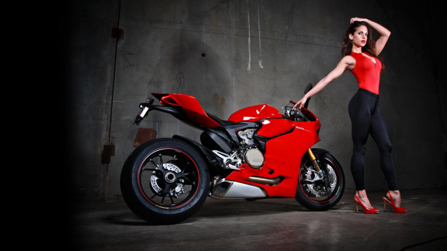 Обои картинки фото мотоциклы, мото, девушкой, ducati