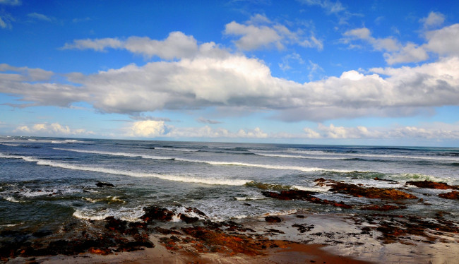 Обои картинки фото природа, побережье, горизонт, облака, камни, океан, пляж, волны