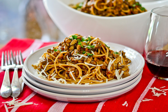 Обои картинки фото еда, макаронные, блюда, тарелки, вилки, спагетти