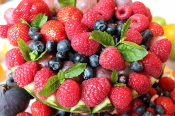 Картинка еда фрукты +ягоды клубника малина голубика