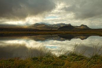 Картинка природа реки озера горы исландия отражение тучи озеро