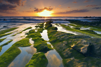Картинка природа восходы закаты испания камни скалы море облака свет солнце небо баррика вода волны выдержка мох