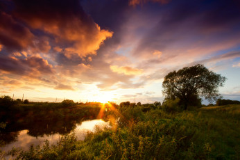 Картинка природа восходы закаты река свет тучи небо трава облака кусты дерево