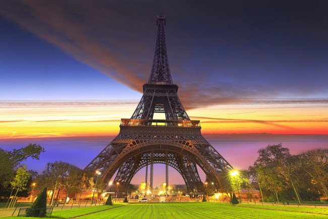 Обои картинки фото города, париж , франция, эйфелева, башня, париж, город, фонари, парк