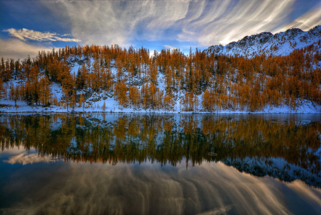 Обои картинки фото природа, реки, озера, деревья, река, вода, озеро, отражения, облака, небо