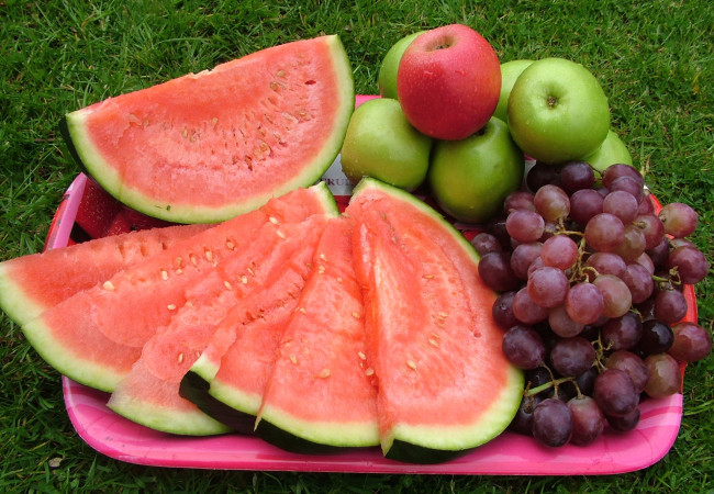 Обои картинки фото еда, фрукты,  ягоды, арбуз, виноград, яблоки