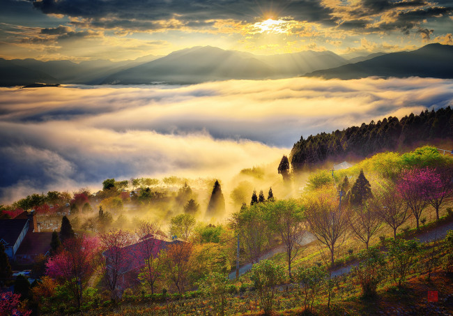 Обои картинки фото природа, восходы, закаты, лучи, солнце, небо, туман, тайвань, холмы, облака, свет, горы