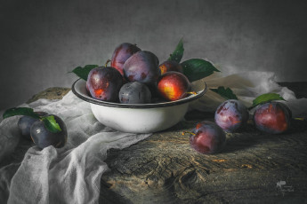Картинка еда персики +сливы +абрикосы слива миска скатерть листики натюрморт