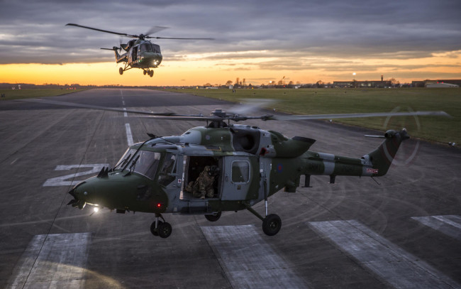 Обои картинки фото westland lynx, авиация, вертолёты, westland, lynx, ввс, великобритании, британская, армия, военный, аэродром, вертолет