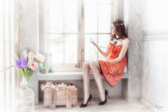 Картинка разное компьютерный+дизайн цветы окно на улицу девушка комната свет платье взгляд