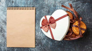 Картинка праздничные день+святого+валентина +сердечки +любовь блокнот коробка печенье сердце