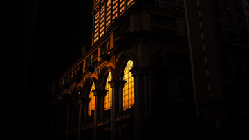 Картинка города -+огни+ночного+города здание tom leighton темнота старое арка макао окно ночь