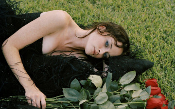 обоя Alexis Bledel, девушки, , , трава, розы