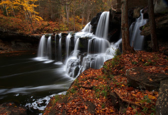 Картинка природа водопады поток вода осень лес камни