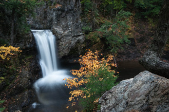 Картинка природа водопады лес река обрыв водопад