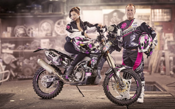 Картинка мотоциклы мото+с+девушкой dakar rally model 2014 motorcycle