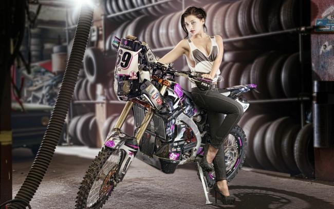 Обои картинки фото мотоциклы, мото с девушкой, motorcycle, model, 2014, dakar, rally