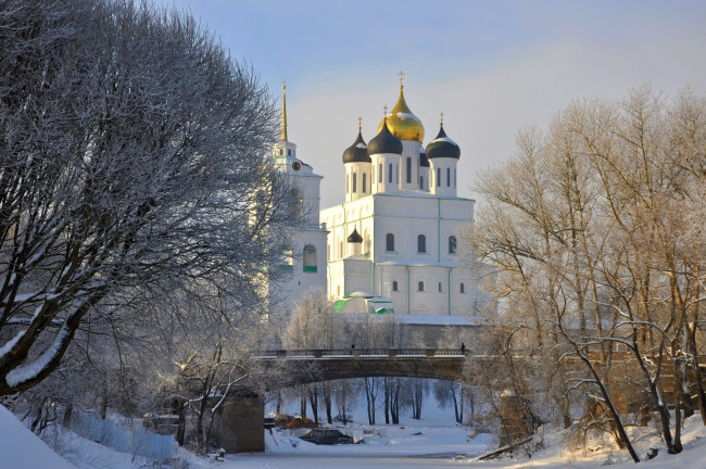 Обои картинки фото псков , россия, города, - православные церкви,  монастыри, купола, зима
