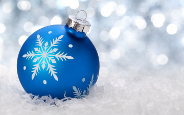 Картинка праздничные шары блики снег синий шар