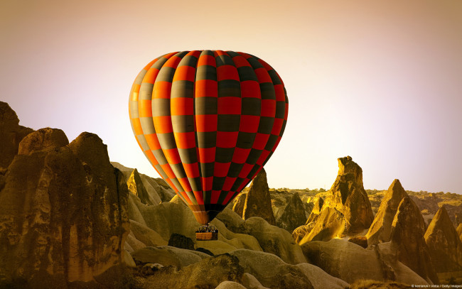 Обои картинки фото авиация, воздушные шары, шар, горы
