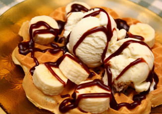 Картинка еда мороженое +десерты бананы сироп