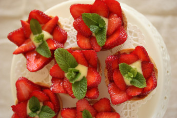обоя strawberry tarts, еда, пирожные,  кексы,  печенье, клубника, тарталетки, strawberry, tarts