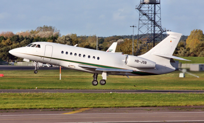 Обои картинки фото falcon 2000, авиация, пассажирские самолёты, бизнес-класс, франция, dassault, aviation