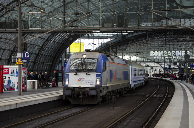 Обои картинки фото техника, поезда, пути, рельсы, перрон, вокзал, паровоз, состав