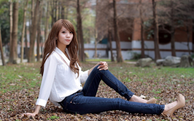 Обои картинки фото девушки, - азиатки, парк, осень, листья