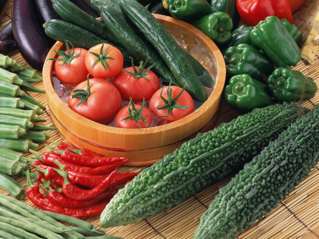 Обои картинки фото еда, овощи, помидоры, томаты, огурцы, перец