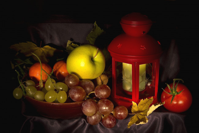 Обои картинки фото еда, фрукты и овощи вместе, виноград, помидор, яблоко, фонарь