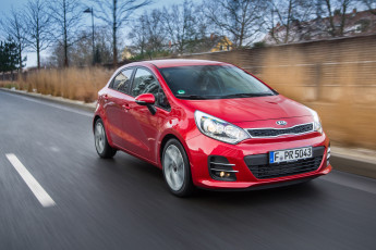 обоя автомобили, kia, rio, 5-door, ecodynamics, ub, 2014г, красный